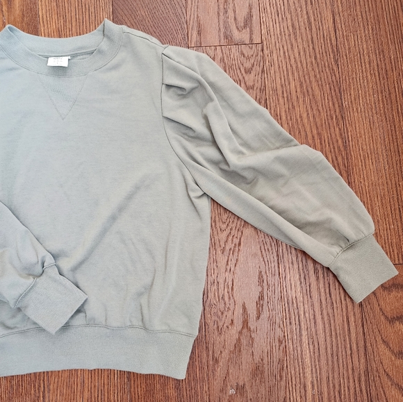 EUC Green Sweatshirt - Picture 2 of 3